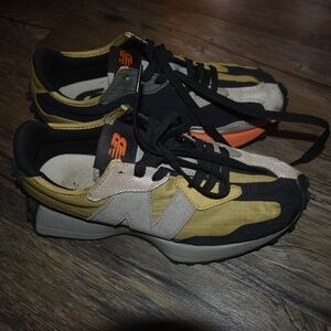 New Balance 327 "Golden Poppy"